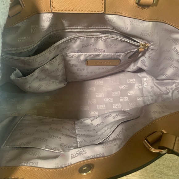 SOLD Michael Kors purse - Picture 10 of 12
